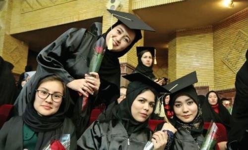 از رنجی که دختران افغان برای دانستن می برند تا امکان ادامه تحصیل در ایران