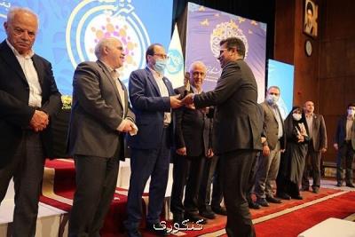 اهدای تندیس جشنواره تجلیل ازخیرین و واقفین دانشگاه تهران به گلرنگ
