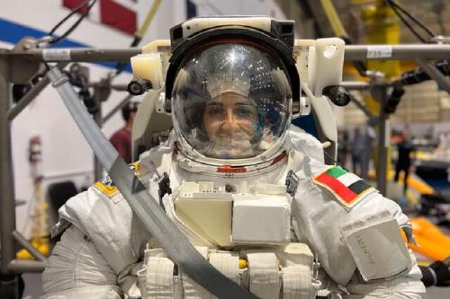 نخستین زن فضانورد اماراتی برای اعزام به ماموریت فضایی آماده می شود