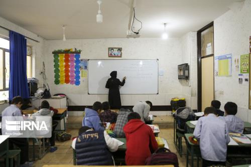 ۸۲ هزار معلم مدارس غیردولتی در فرآیند انتخاب معلم نمونه شرکت کرده اند