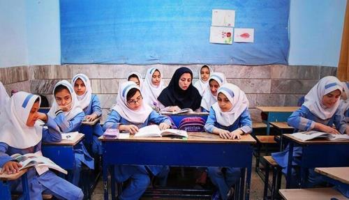 شرایط اقتصادی اساسا سبب حضور بیشتر دانش آموزان در مدارس دولتی می شود