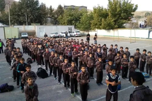 بچه ها از مدرسه بریده اند