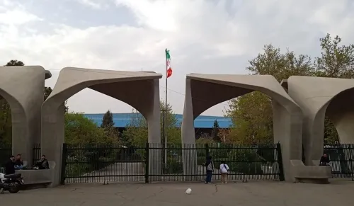 توضیحات دانشگاه تهران در رابطه با اخراج یک استاد حقوق و علوم سیاسی