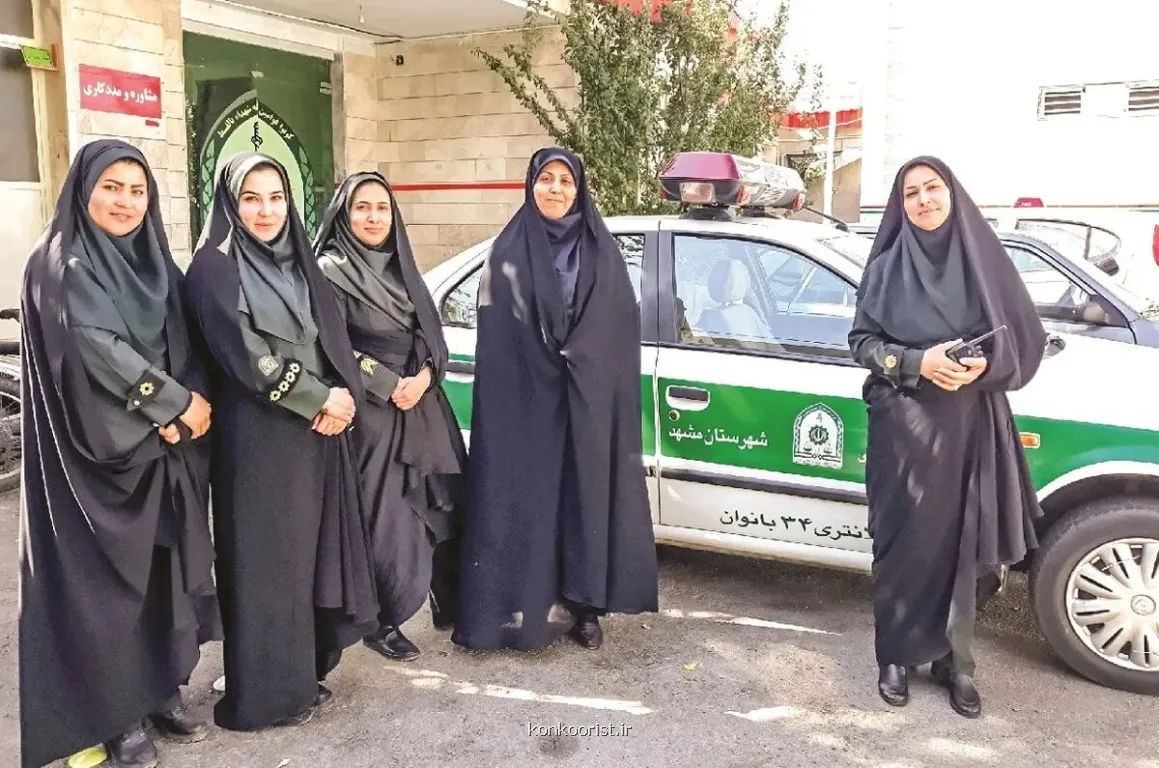 استقرار پلیس زن مقابل مدارس دخترانه